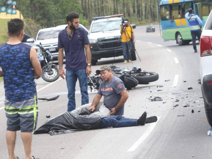 Dolor e impotencia: familiares de jóvenes fallecidos llegan a la zona del accidente en Zambrano