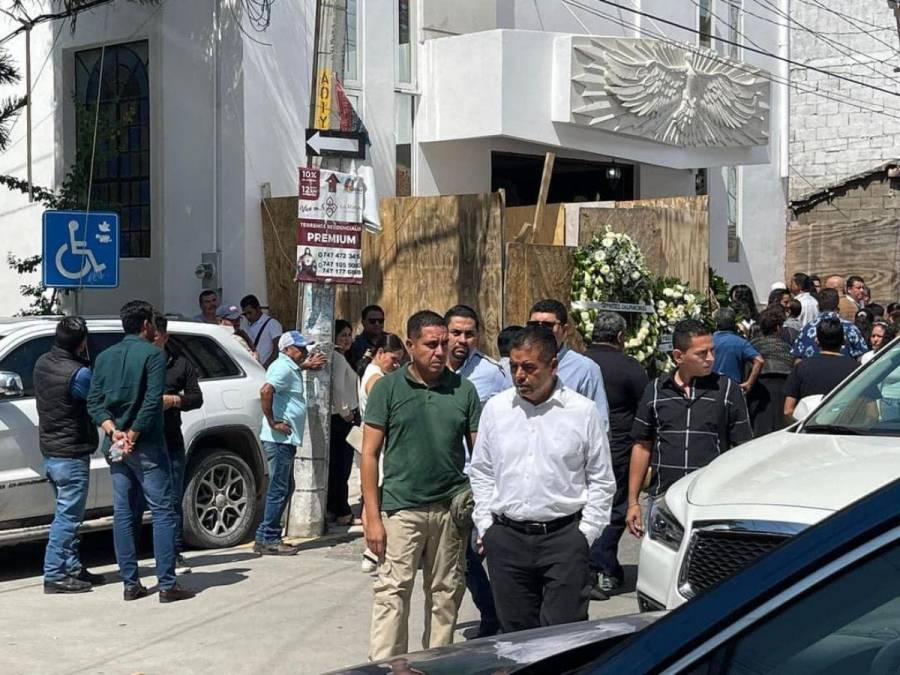 Dan último adiós a Alejandro Arcos, el alcalde decapitado en Chilpancingo