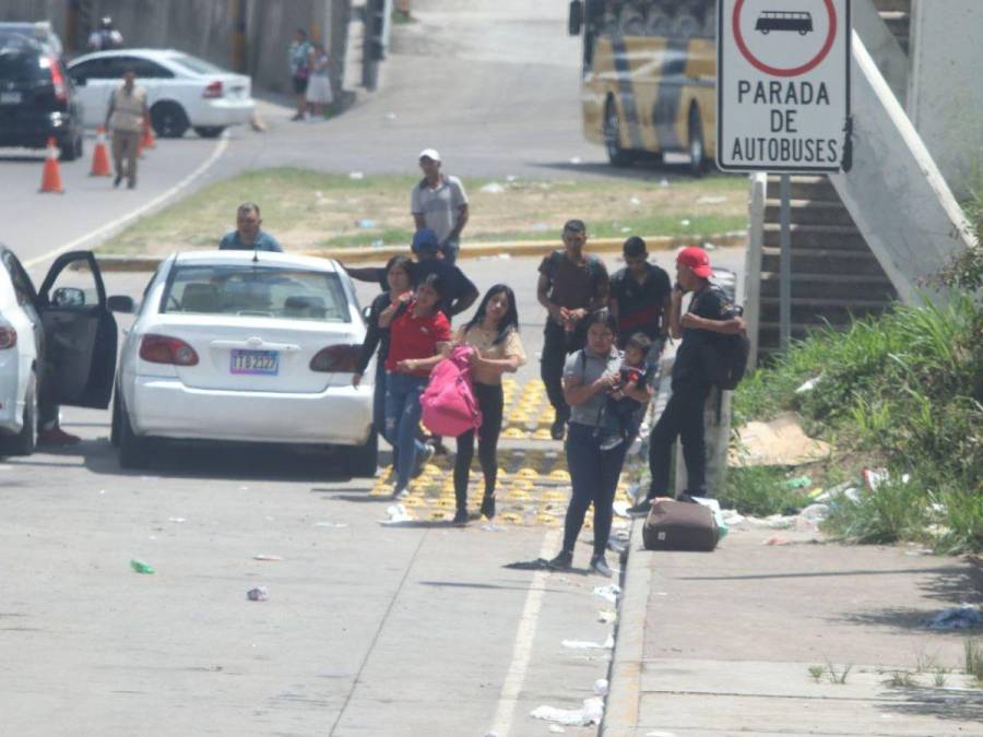 ¡Adiós vacaciones! Vuelven a Tegucigalpa personas que viajaron en Semana Morazánica