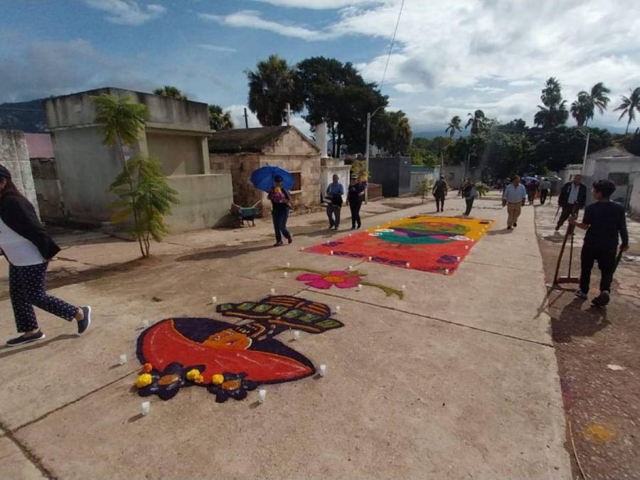 Las vistosas alfombras que decoraron el Cementerio General el Día de Difuntos