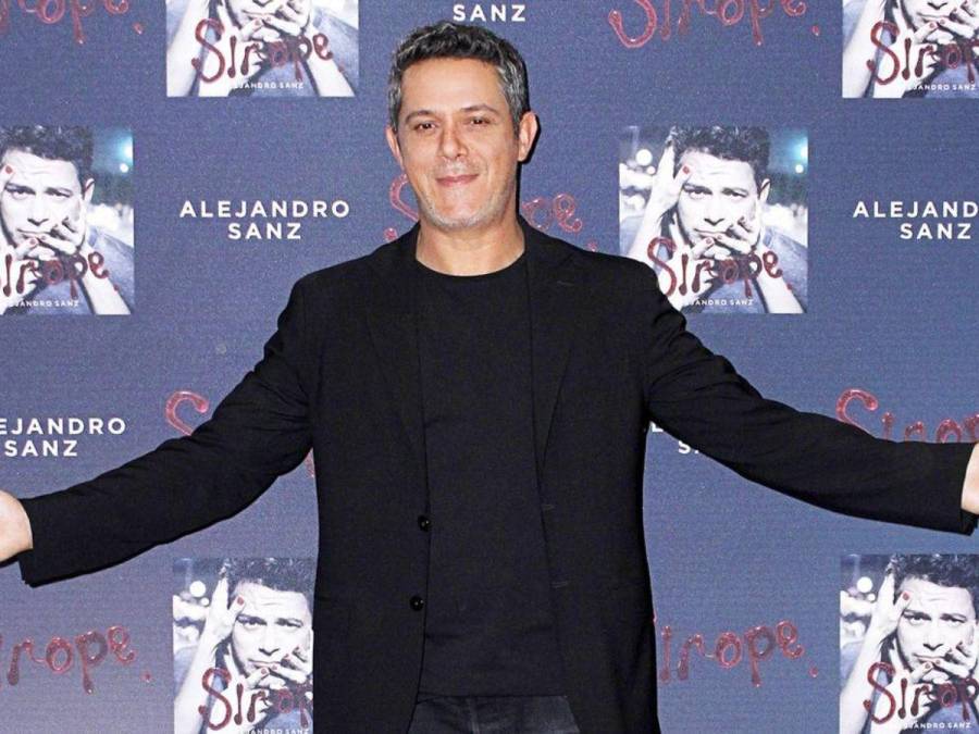 ¿Clon de Shakira? Imágenes confirman noviazgo de Alejandro Sanz