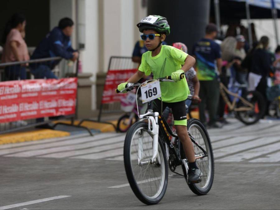 Llenos de emoción y con ganas de ganar: así inició la décima Vuelta Ciclística Infantil