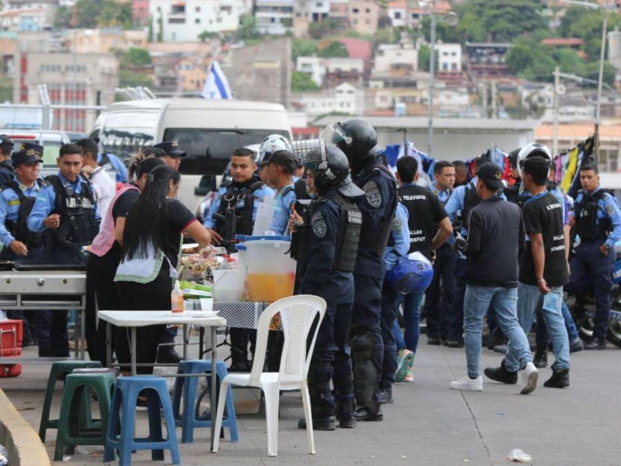 Disparos, heridos y capturas dejan disturbios previo al Motagua-Olimpia en la capital