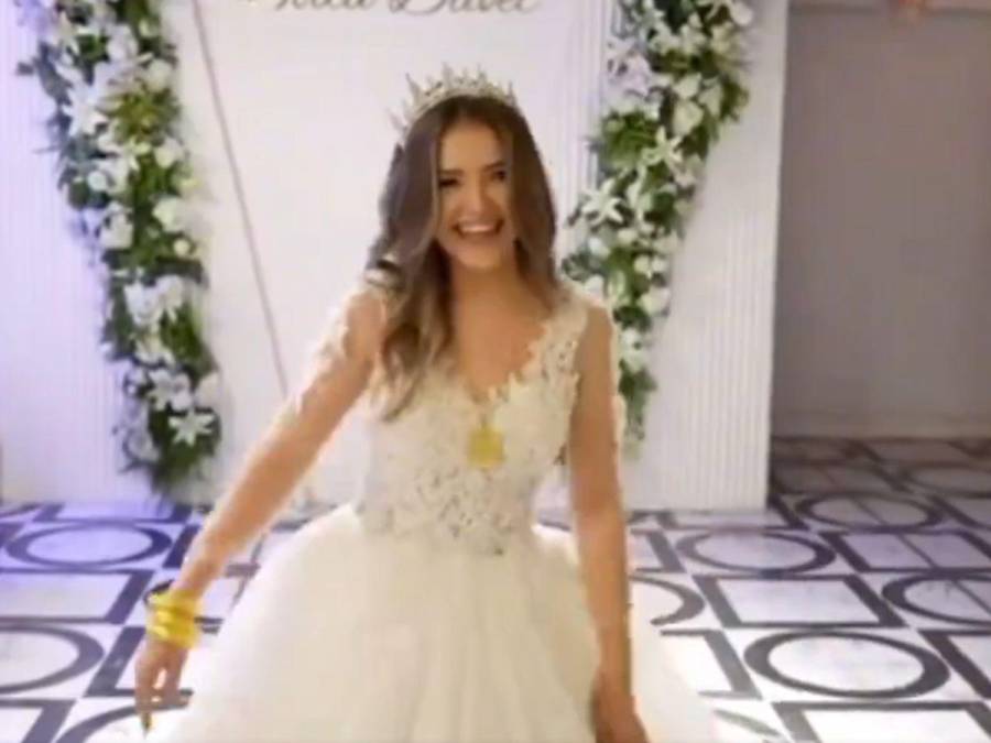 Kubra Aykut, influencer turca que celebró su “boda sin novio”; se lanzó al vacío