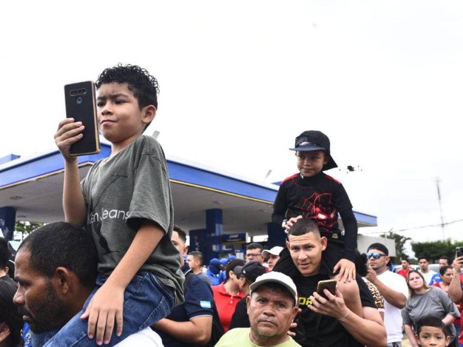 Un mar de sampedranos recibe a Shin Fujiyama, a un paso para la meta final