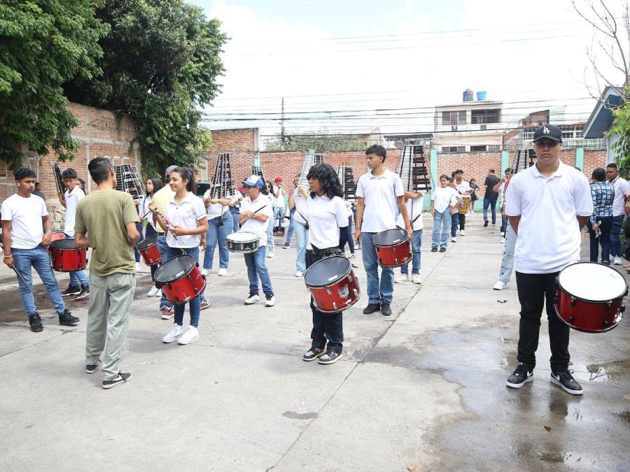 Entrega y pasión por la música: banda del Milla Selva busca brillar en los desfiles