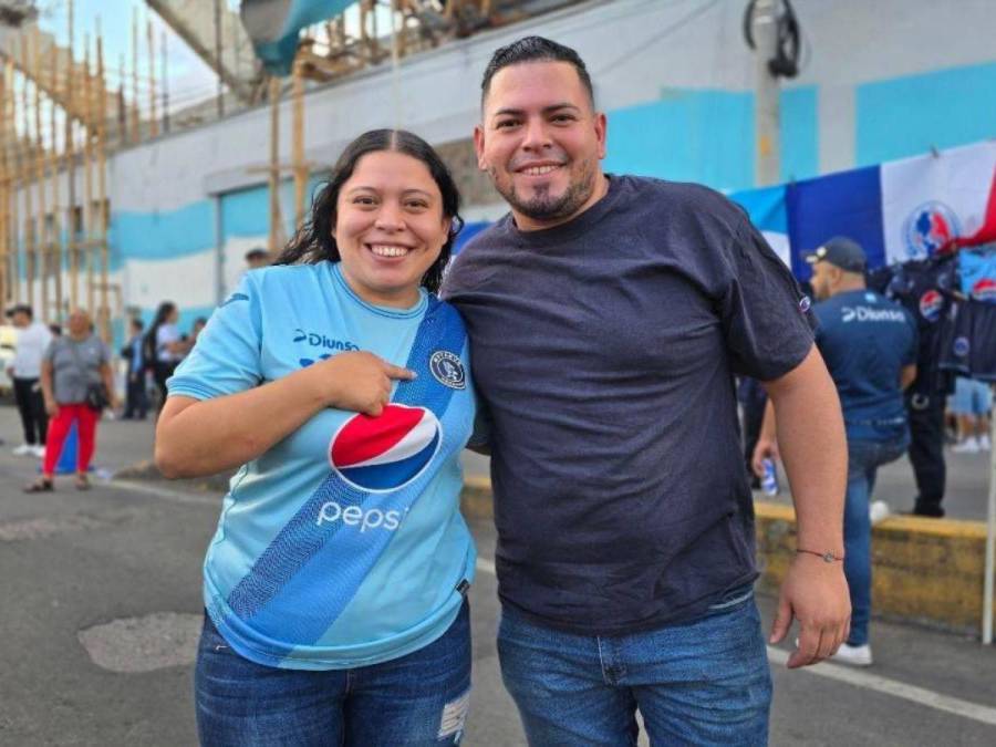 Chicas deslumbran: Ambiente en el Motagua vs Águila por Copa Centroamericana