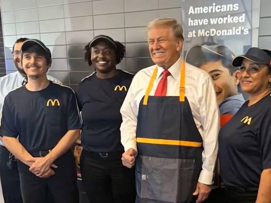 Trump cocina papas en un restaurante de comida rápida y envía un mensaje a Harris