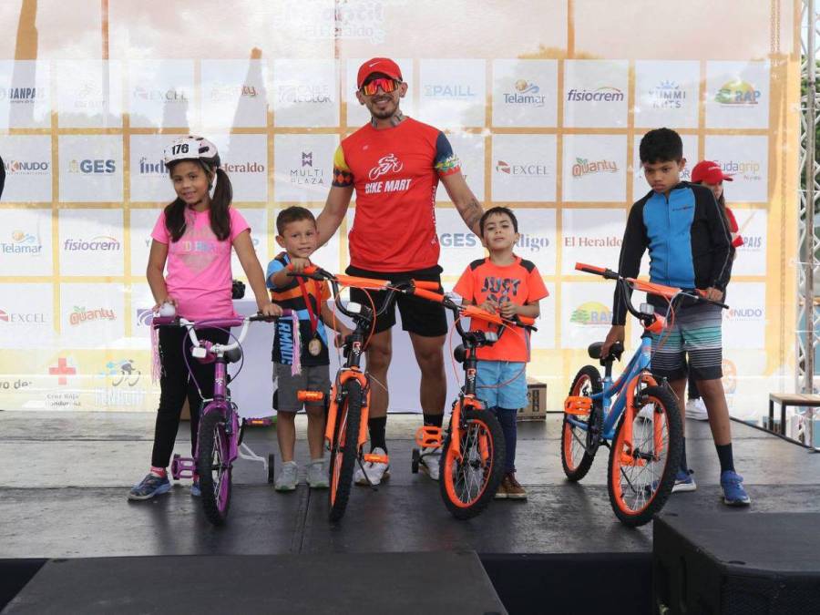 Momento de gloria: Así fue la entrega de premios a los ganadores de la Vuelta Ciclística Infantil 2024