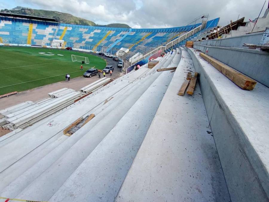 Especialista supervisa novedosa instalación en el estadio Nacional de Tegucigalpa