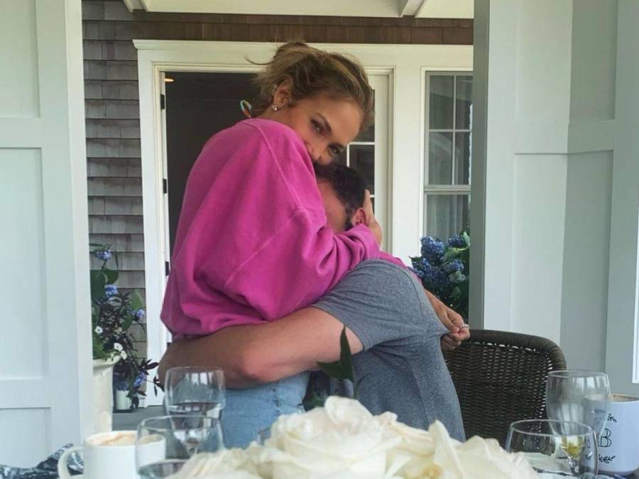 JLo se habría sometido a una cirugía para “recuperar su brillo” tras divorcio