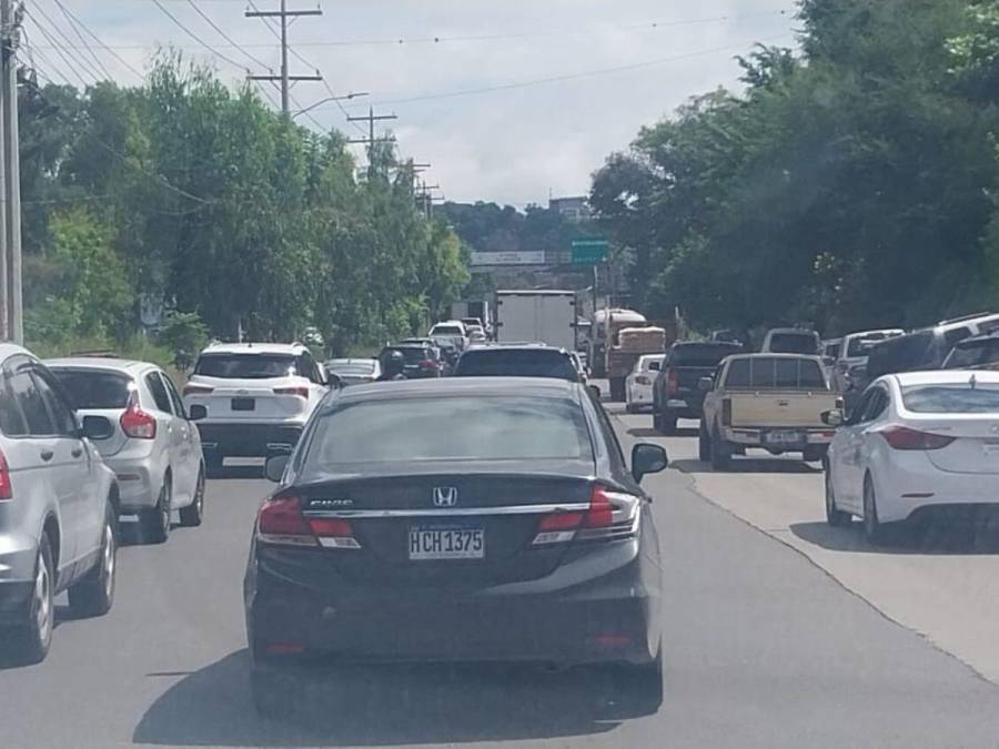 Cierre del bulevar Suyapa causa enorme tráfico para los capitalinos