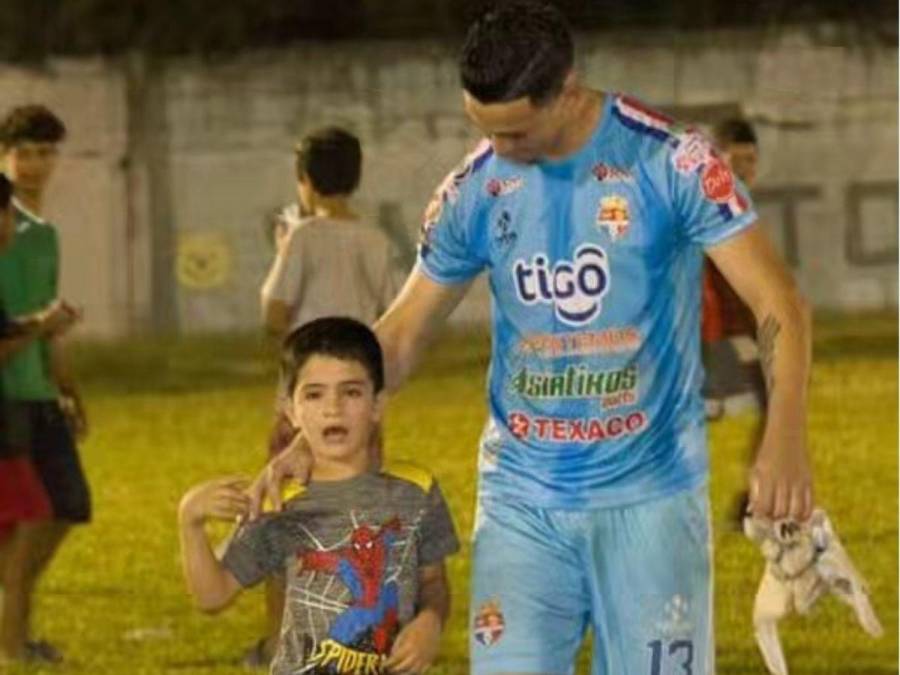 Jugador de Honduras es acusado de amaño de partidos y su equipo le rescinde contrato