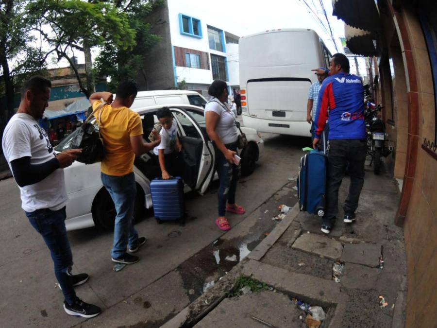 Semana Morazánica: Abarrotadas de viajeros lucen terminales de buses en la capital