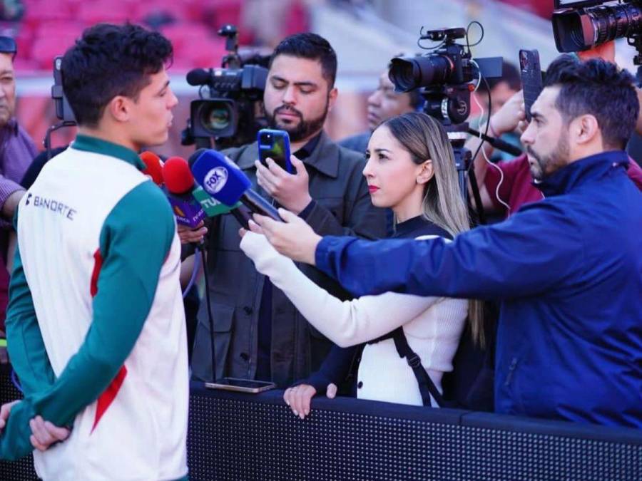 La bella periodista azteca que llegó a San Pedro Sula para el Honduras vs México