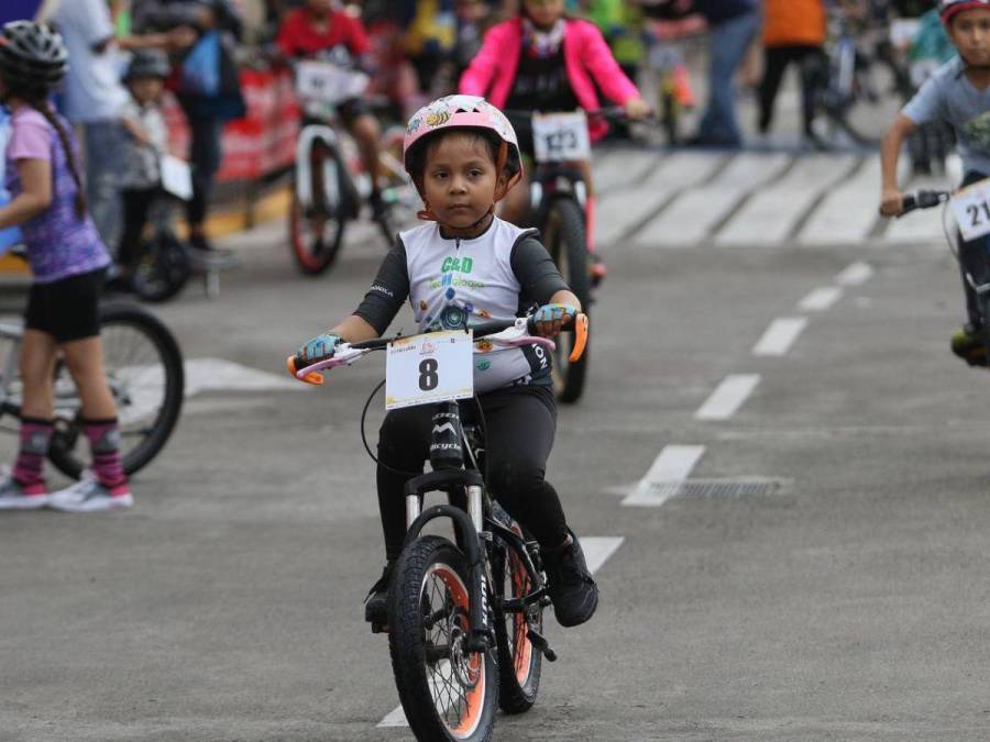 Llenos de emoción y con ganas de ganar: así inició la décima Vuelta Ciclística Infantil