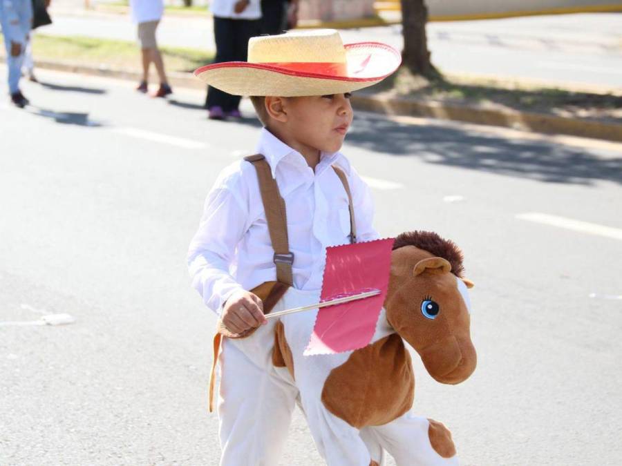 Curiosidades en desfiles de prebásica que marcaron el inicio de las fiestas patrias