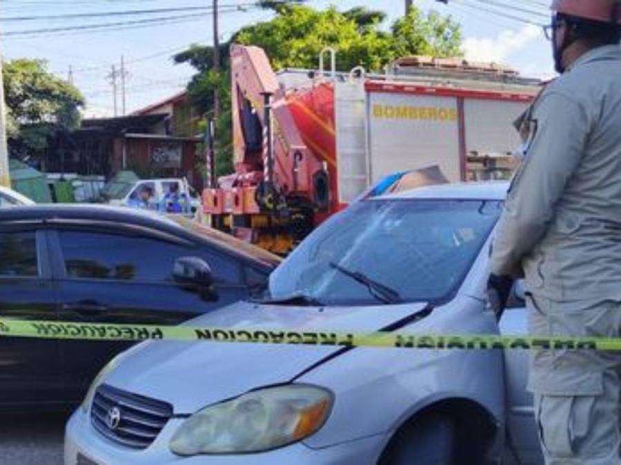 Imágenes del accidente que cobró la vida de mujer en la capital; murió al instante