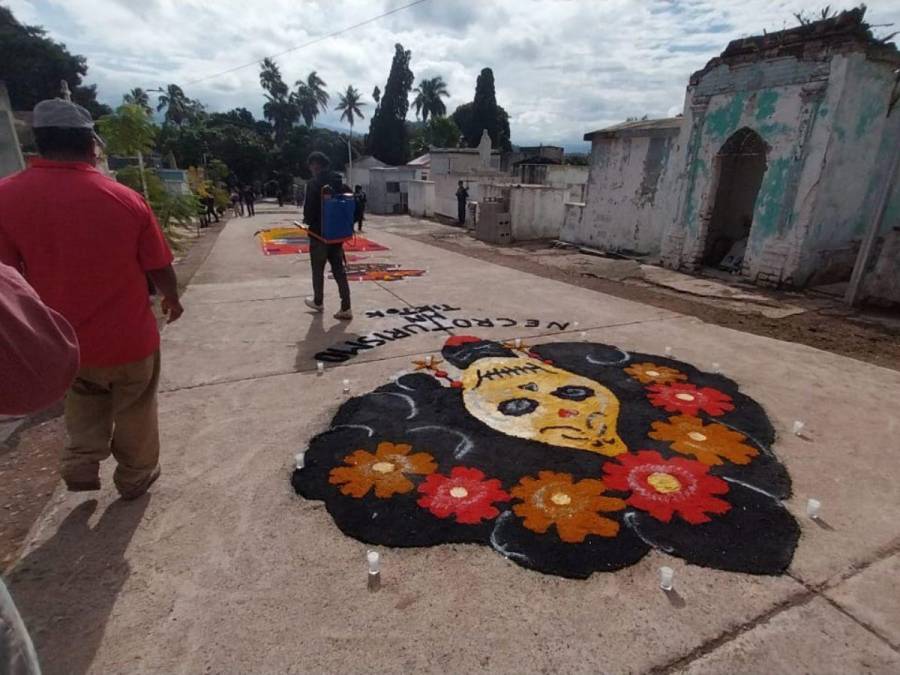 Las vistosas alfombras que decoraron el Cementerio General el Día de Difuntos