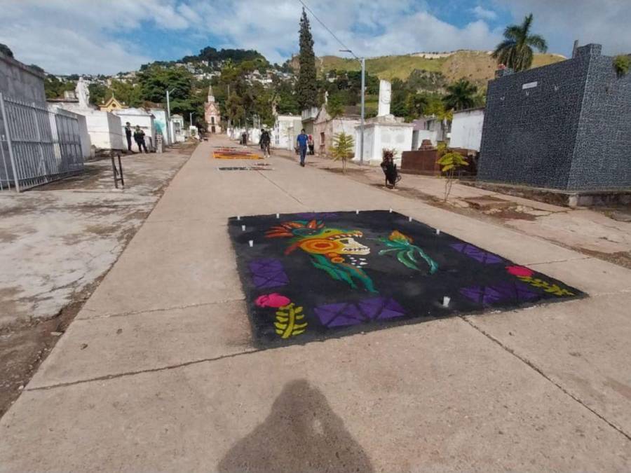 Las vistosas alfombras que decoraron el Cementerio General el Día de Difuntos