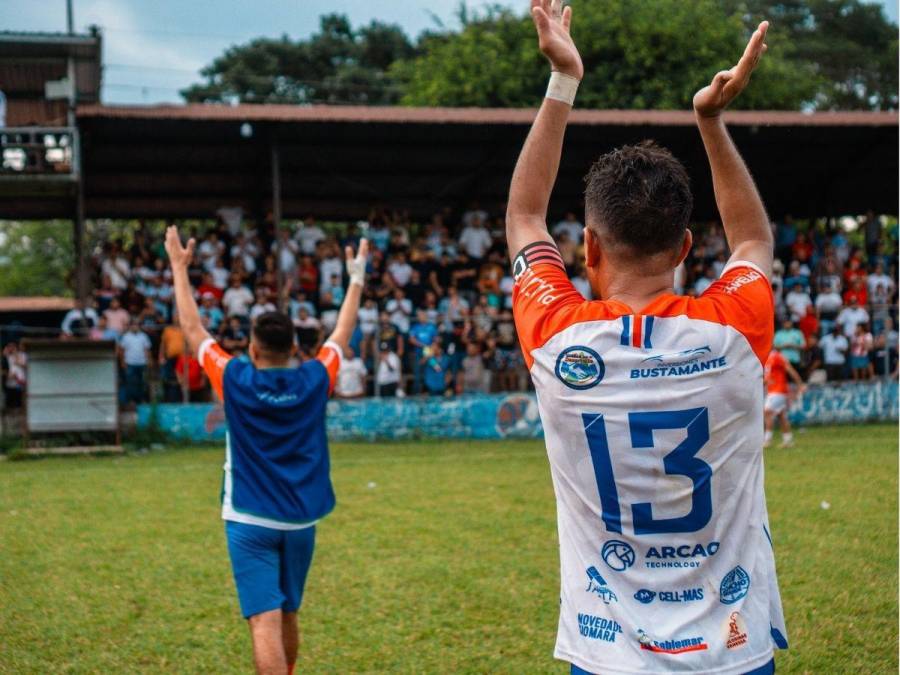 Jugador de Honduras es acusado de amaño de partidos y su equipo le rescinde contrato