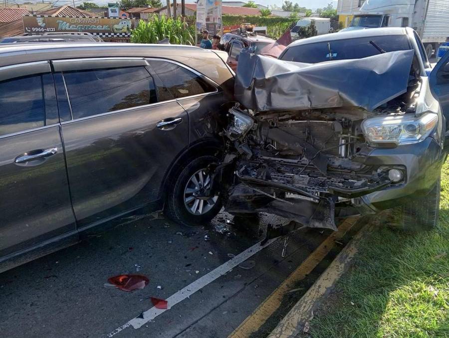 A metros de semáforo y a alta velocidad: esto sabemos de choque múltiple en Siguatepeque