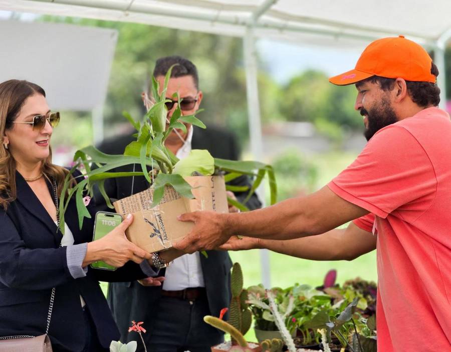 Colorido y mágico, así se desarrolla el Festival Nacional de las Flores 2024 en Siguatepeque