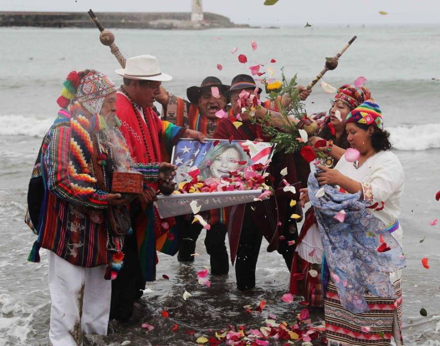 Con ritual en la playa, Chamanes envían suerte a Harris y Trump desde Lima, Perú