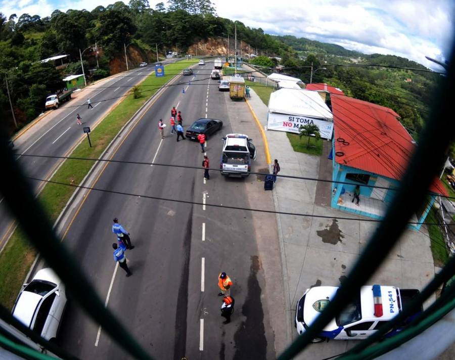 Largas filas en salida al norte por vacacionistas que abandonan Tegucigalpa