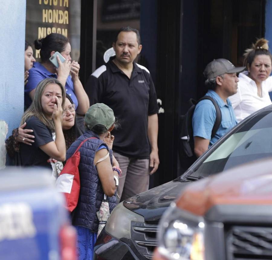 Con lágrimas y pesar llegan familiares a escena donde murió abogado Julio Muñoz y guardaespaldas