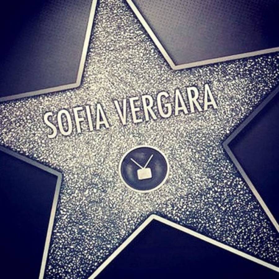 Sofía develó su estrella en el Paseo de la Fama