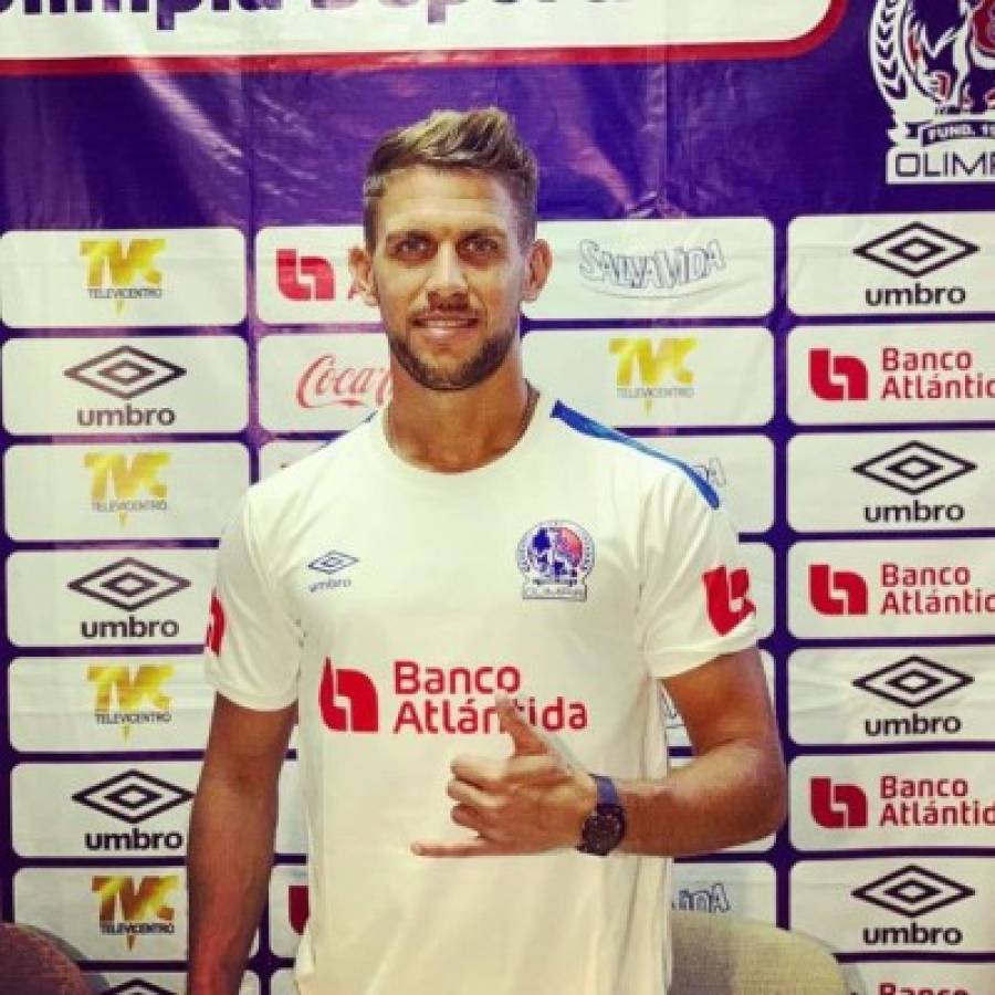 Guillermo Chavasco también posó con la camiseta de su nuevo club. El uruguayo llega por un año a Olimpia. Foto: Redes sociales Club Olimpia