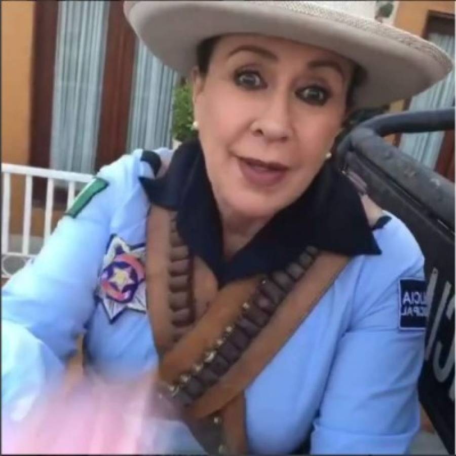 Laura Zapata sorprende por sus kilométricos pies