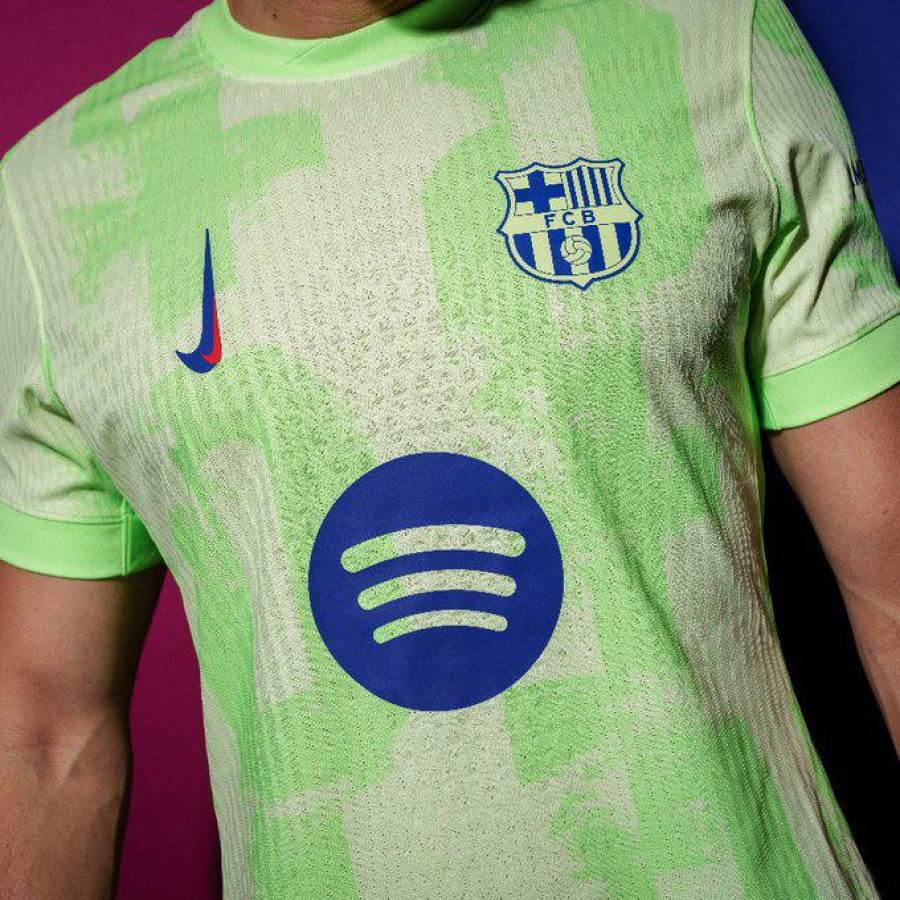 Barcelona presenta su tercera camisa para temporada 2024-25: ¿Qué pasó con el logo de Nike?