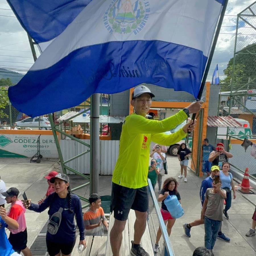 Shin Fujiyama completa reto 3,000 km: Así fue la llegada del japonés a El Progreso