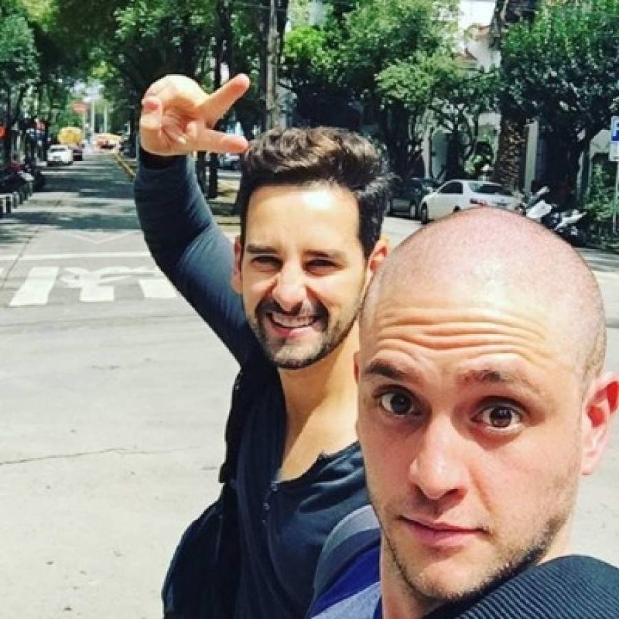 Christopher Uckermann es un actor, cantante-compositor y productor musical mexicano, que ahora sorprende con su estilo a cabeza rapada, foto: Instagram Christopher Uckermann.