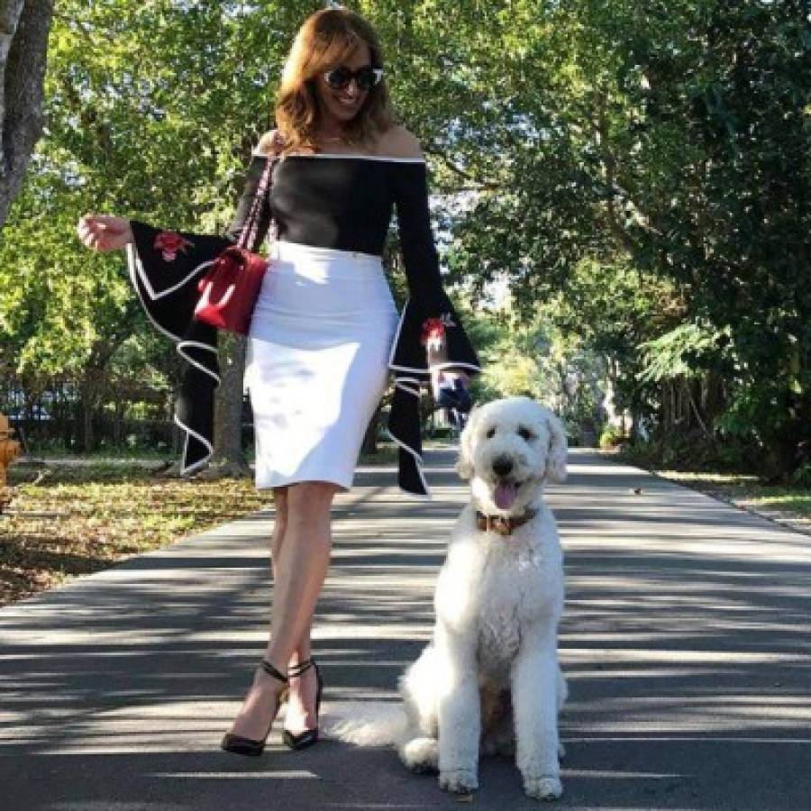 Lili Estefan junto a la polémica mascota de sus vecinos. Foto Facebook