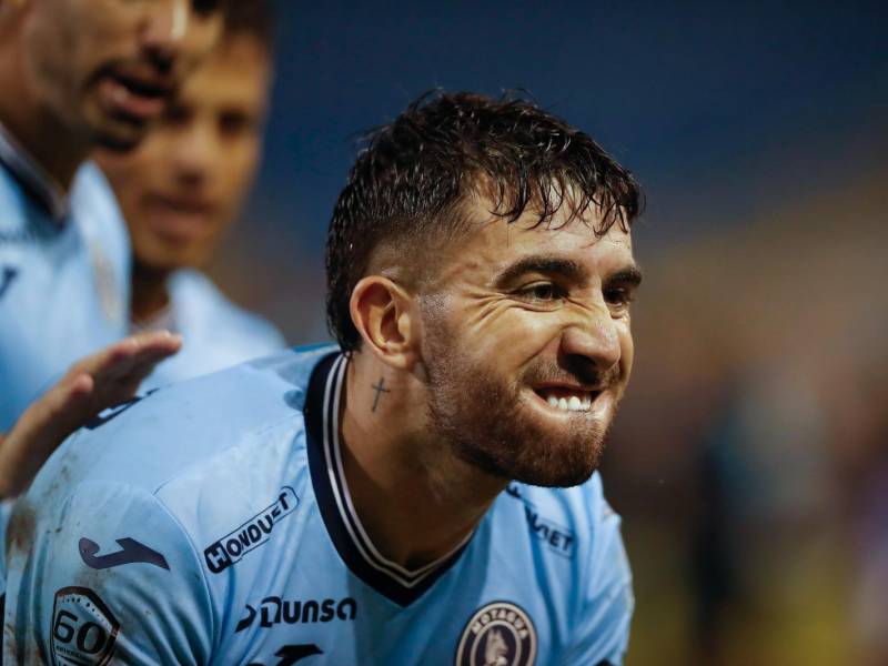 Agustín Auzmendi celebrando su tanto que le dio la clasificación a Motagua.