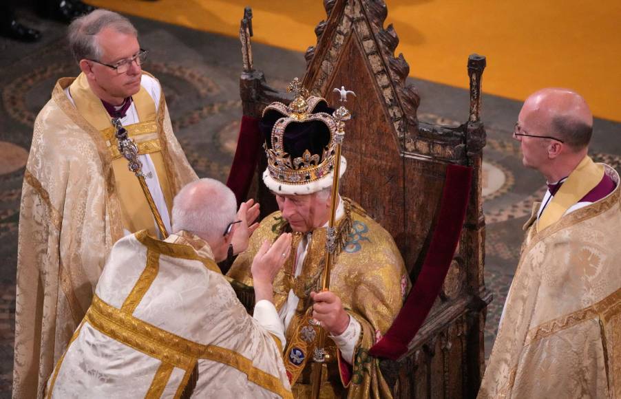 Así fueron coronados el rey Carlos III y la reina Camila