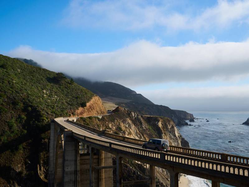 El Puente Bixby Creek, en la Autopista 1 de California, puede obstruirse con turistas que se detienen para selfies.