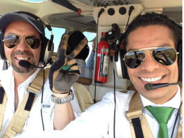 Ismael Cala como copiloto en el helicóptero que lo traslado a San Pedro Sula, en el norte de Honduras.