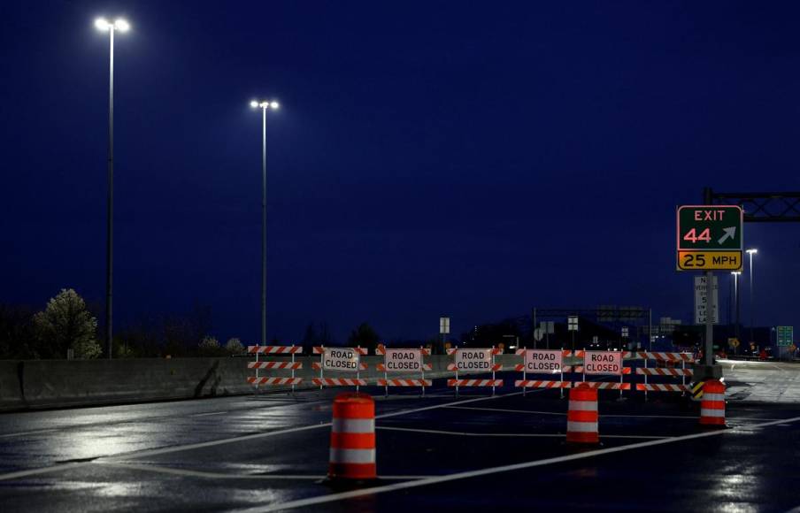 Cerrados permanecen accesos al puente que colapsó en Baltimore