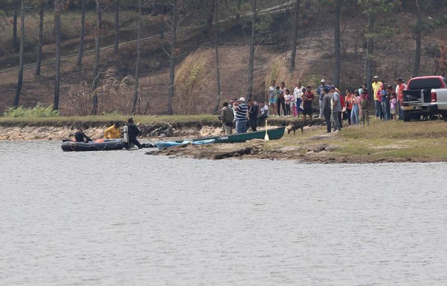 Una falla en la lancha provocó que día de paseo se tornara tragedia: madre e hijo mueren en laguna de Monte Redondo