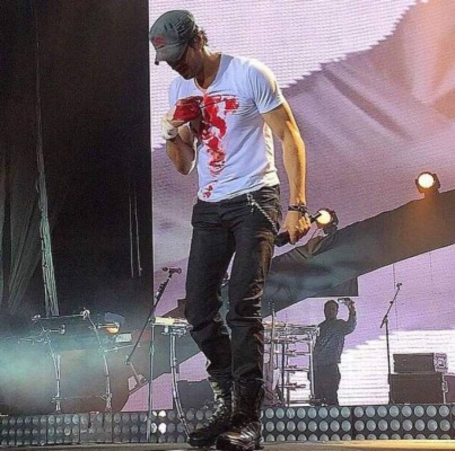 VIDEO: Enrique Iglesias se recupera de cortadura en México