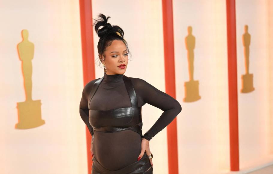 Rihanna deslumbra en la alfombra de los Premios Oscar