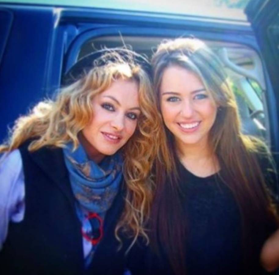 Paulina Rubio presenta a su segundo hijo por primera vez  