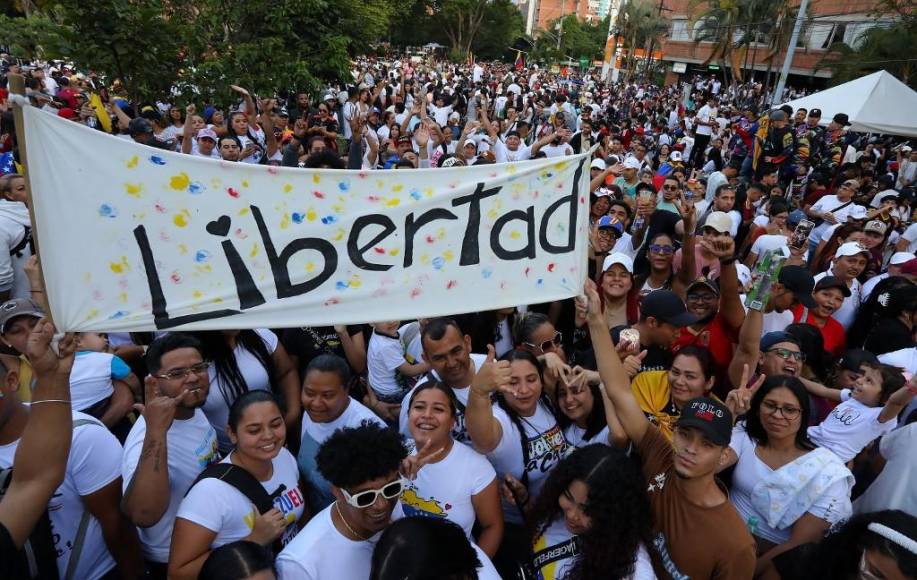 ¿Qué decían las pancartas del pueblo venezolano durante elecciones?