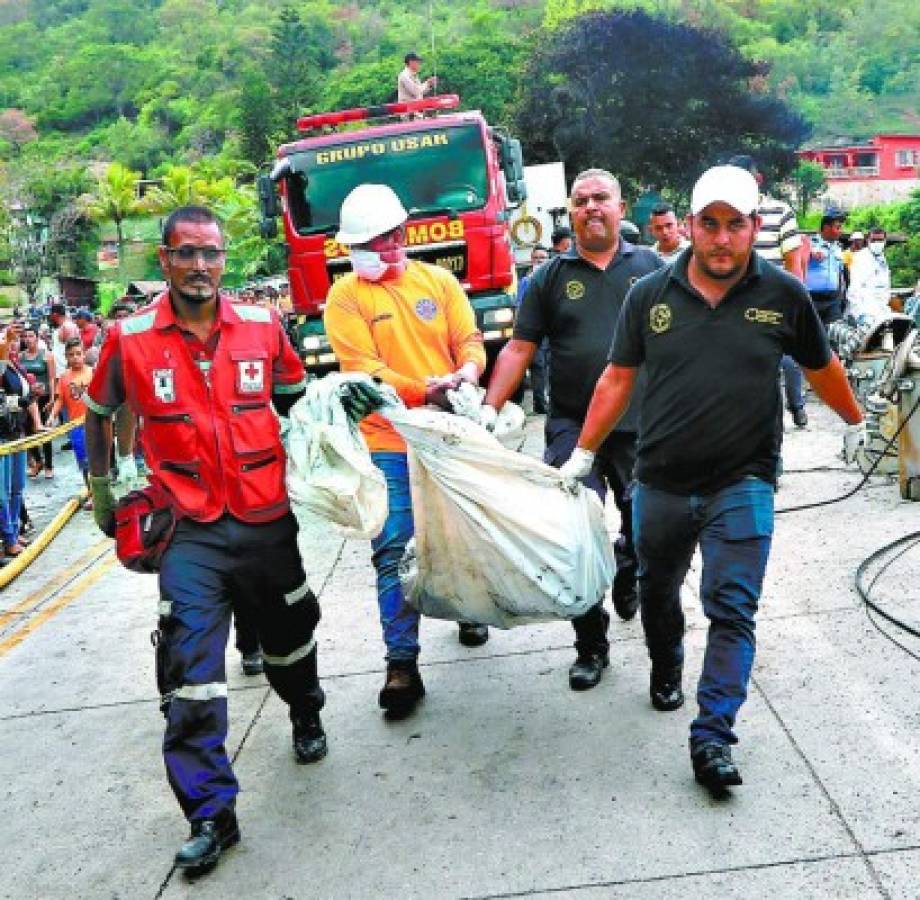 Un kilómetro se extendió voraz incendio de pipa de combustible