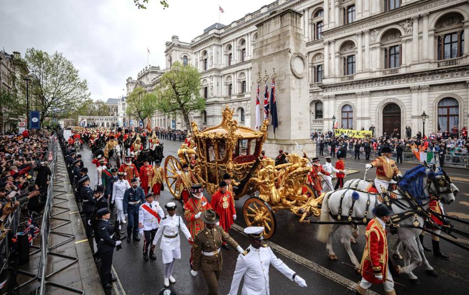 Carlos III: las imágenes del mayor desfile militar en 70 años