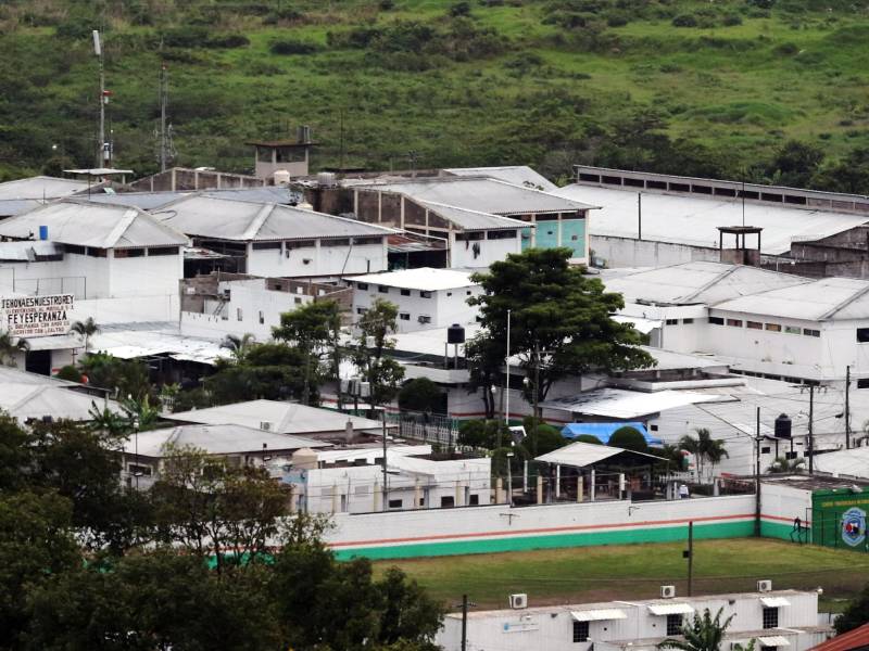 El Centro Penitenciario Nacional de Támara, en la capital hondureña, es el mayor ejemplo de la ingobernabilidad en el sistema carcelario. En los últimos años se han reportado escándalos de corrupción, la fuga de reos, la construcción de túneles por parte de mareros y el movimiento de prisioneros para cometer crímenes.